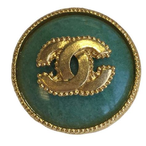 broche chanel vestiaire collective